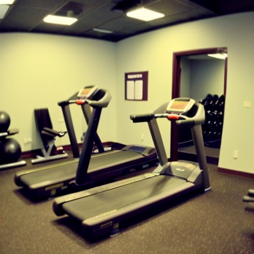 Организованный спортивный зал с оборудованием, планом тренировок и мотивационными цитатами.